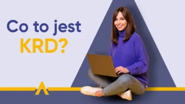 Uśmiechnięta kobieta z laptopem siedząca obok napisu "Co to jest KRD?"